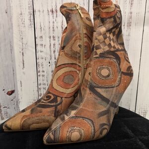 NWOT Abstract Patterned Brown Ankle Boots